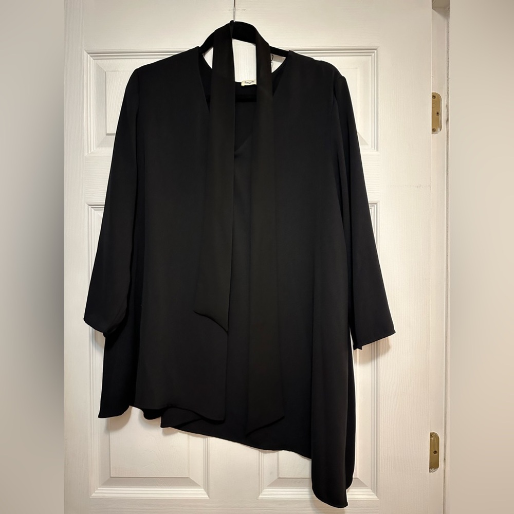 Black shirt with a fun neck wrap!